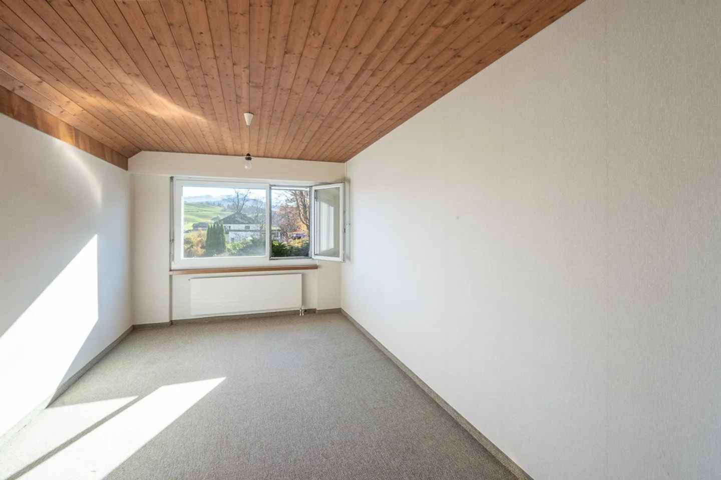 Living, Family, Working: 8.5-Room Single-Family House - Photo 10 of 13