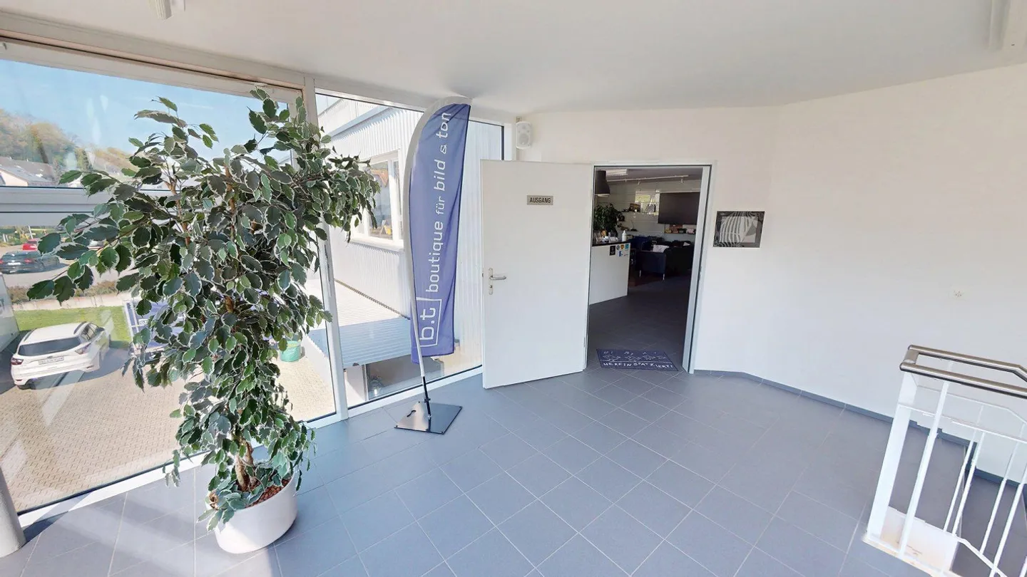 Proprietà commerciale con ufficio, magazzino/produzione e garage ... - Foto 9 di 27