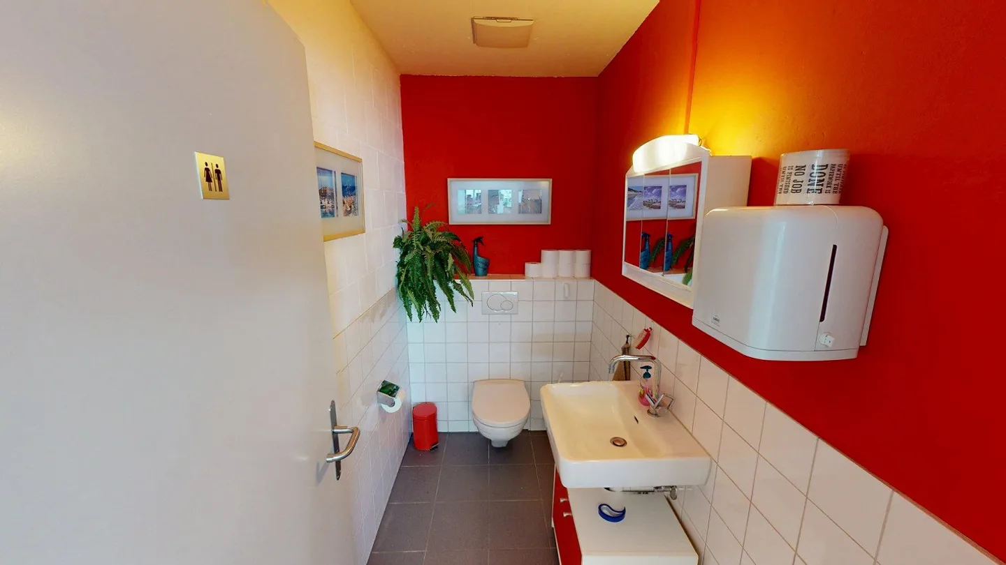 Proprietà commerciale con ufficio, magazzino/produzione e garage ... - Foto 15 di 27