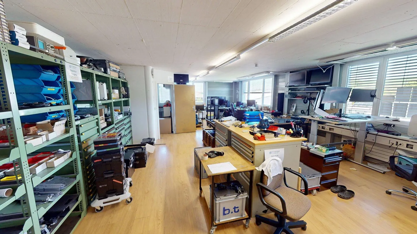 Proprietà commerciale con ufficio, magazzino/produzione e garage ... - Foto 18 di 27