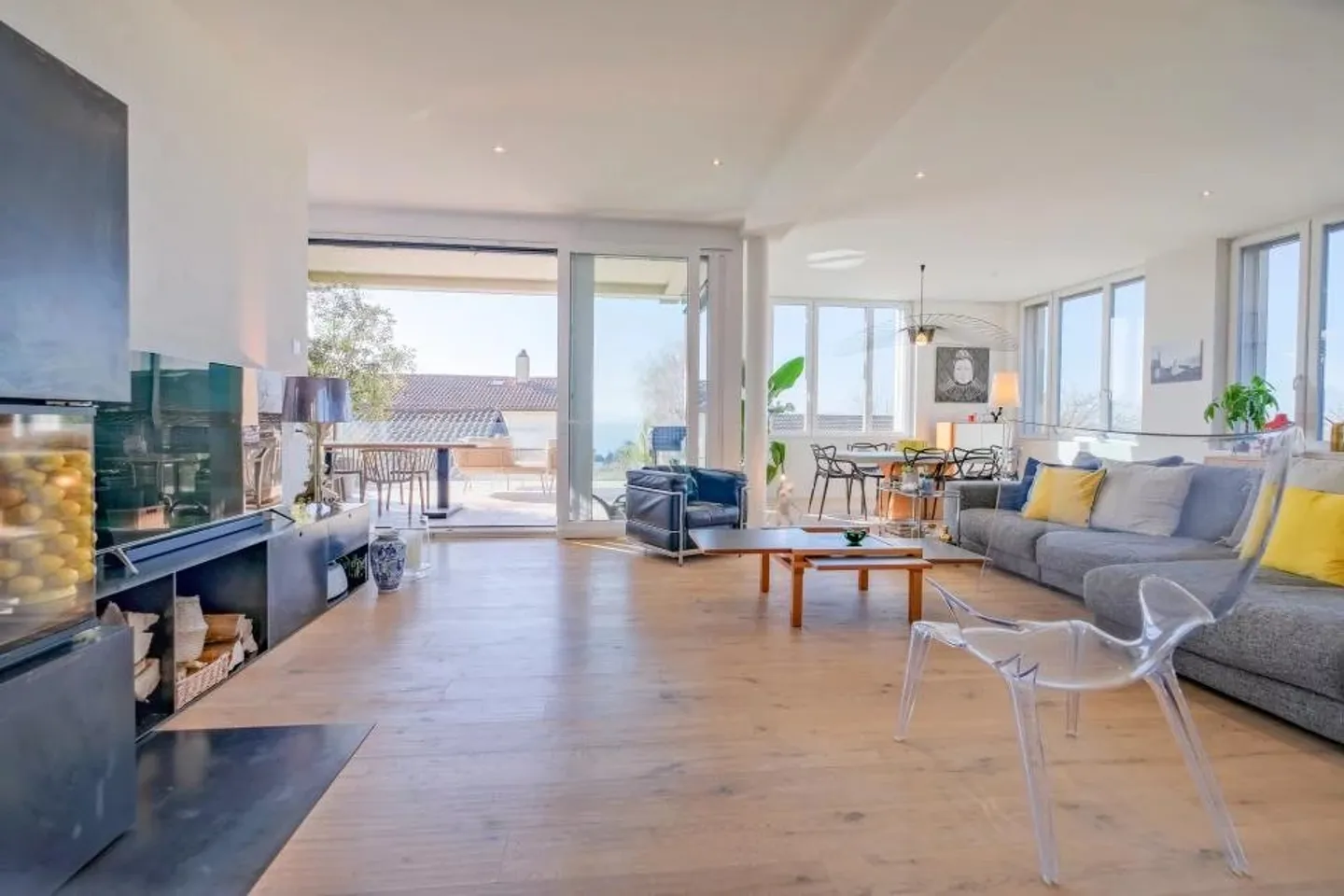 Superb and bright 4.5-room apartment - Photo 3 of 9