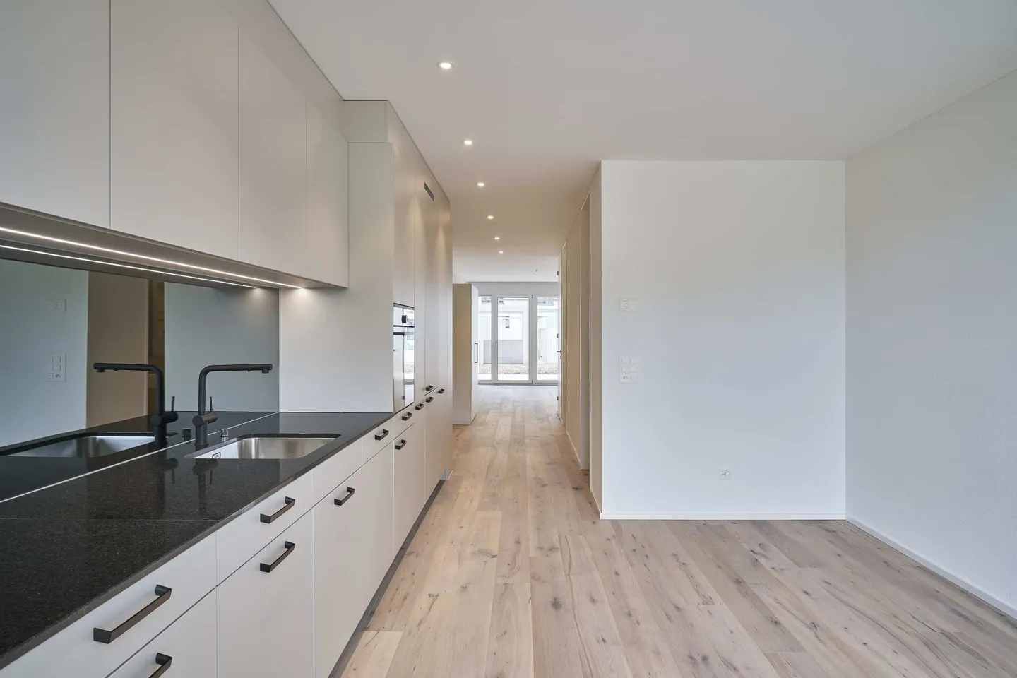 Modern 4.5 Room Ground Floor Apartment in Blumenau - Photo 2 of 8