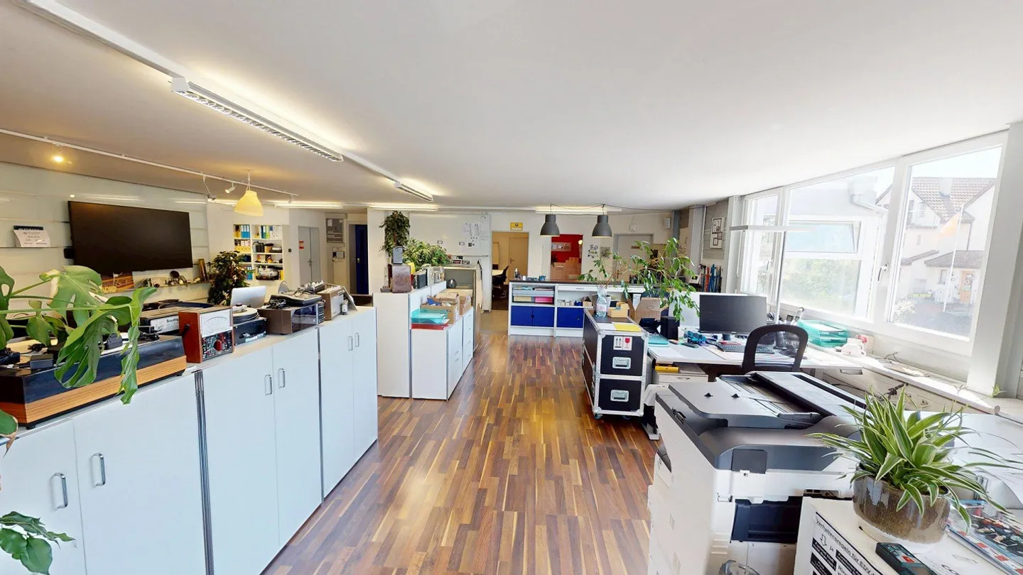 Proprietà commerciale con ufficio, magazzino/produzione e garage ... - Foto 13 di 27