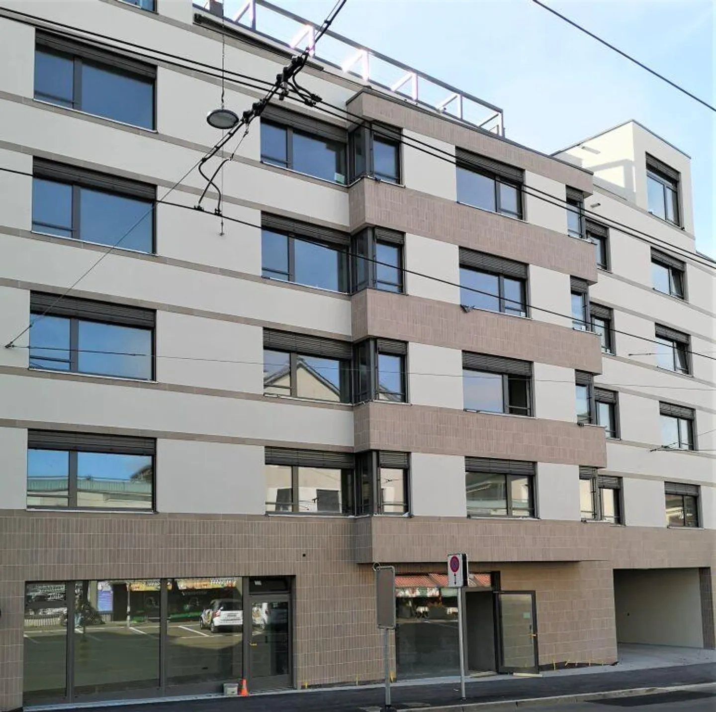 Posto auto UN a 8050 Zurigo - Foto 2 di 2