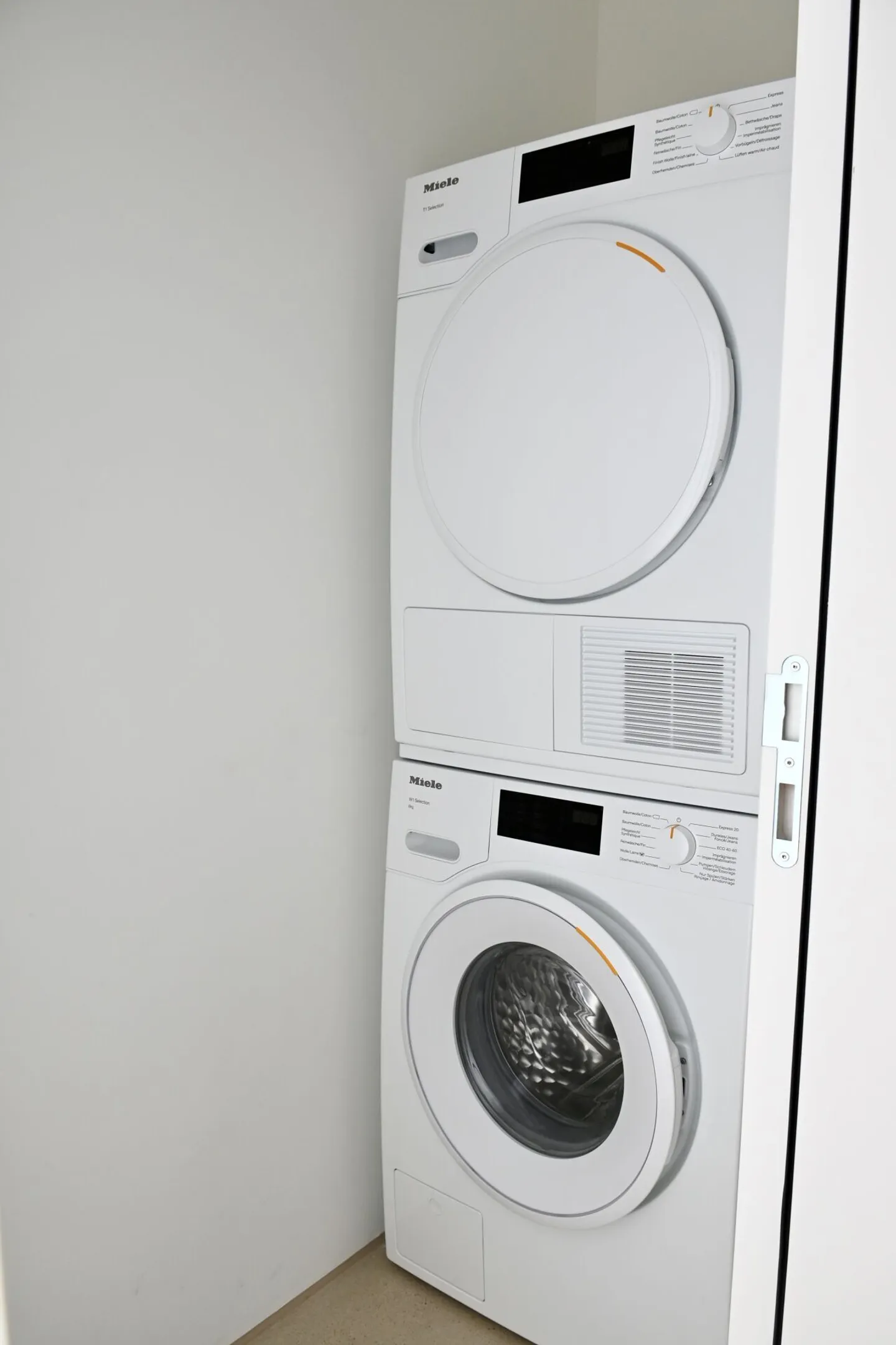 Modern and Charming 4.5 Room Apartment in Flawil - Photo 10 of 12