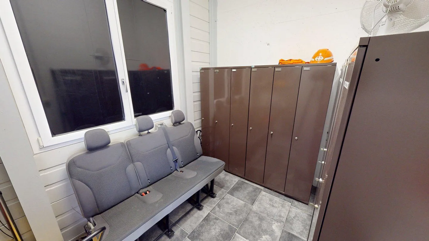 Proprietà commerciale con ufficio, magazzino/produzione e garage ... - Foto 24 di 27