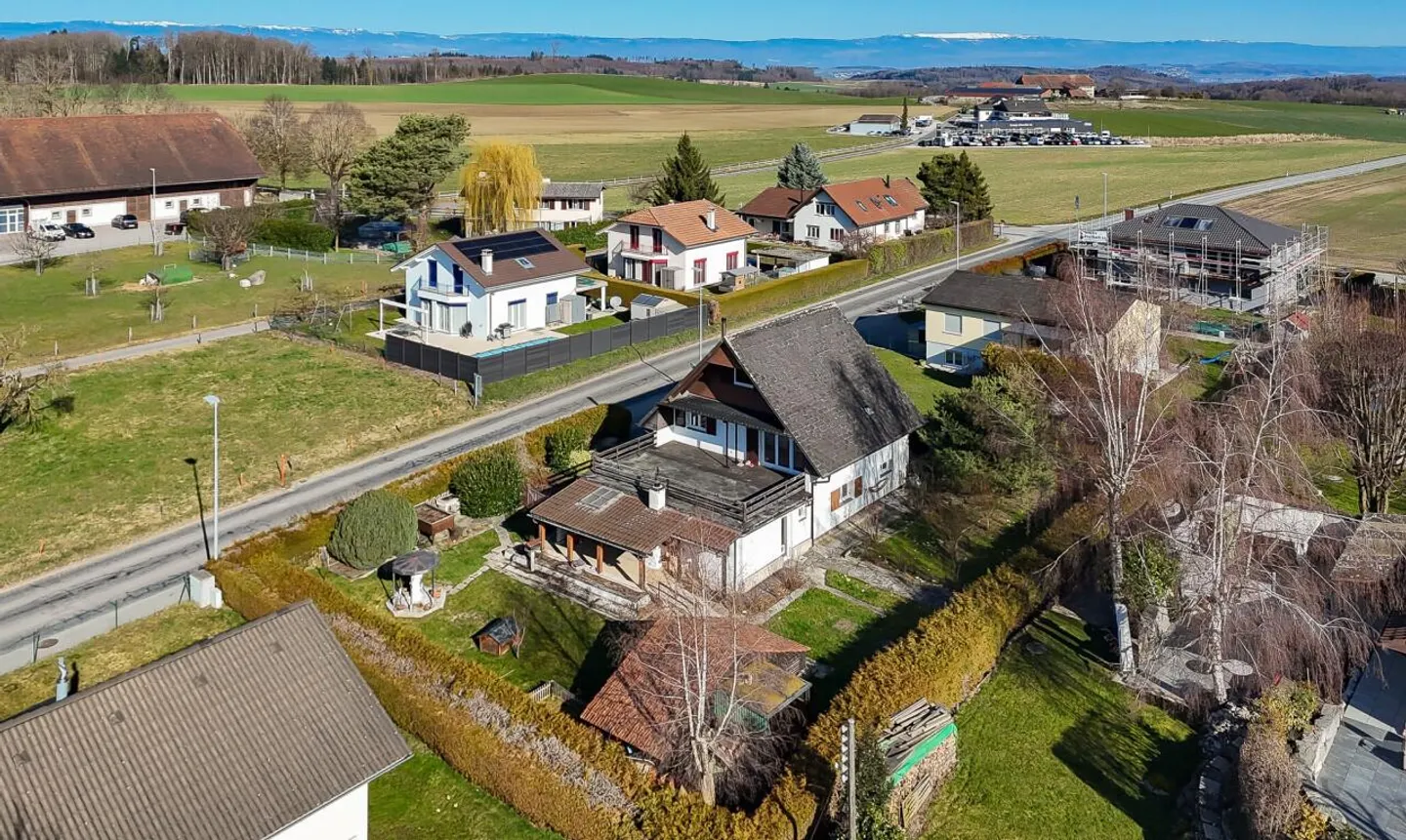 Renovated individual villa with rooftop and unobstructed view - Photo 3 of 11