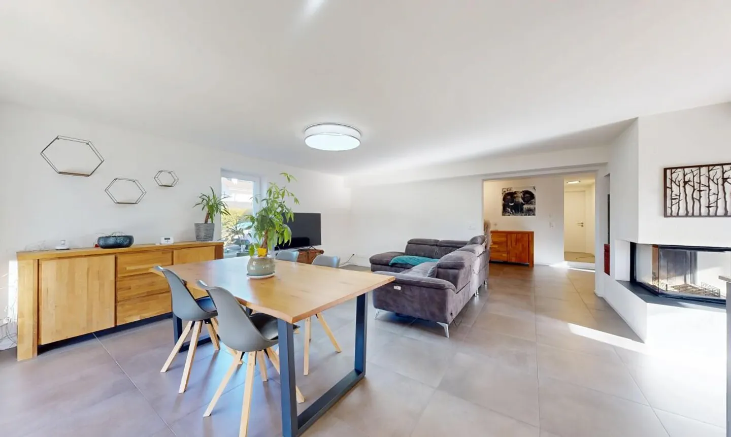 Renovated individual villa with rooftop and unobstructed view - Photo 5 of 11