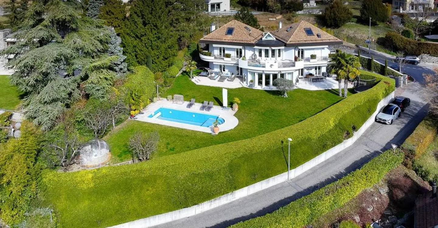 Magnifique villa individuelle avec vue imprenable sur les hauteurs de Montreux - Photo 1 sur 12