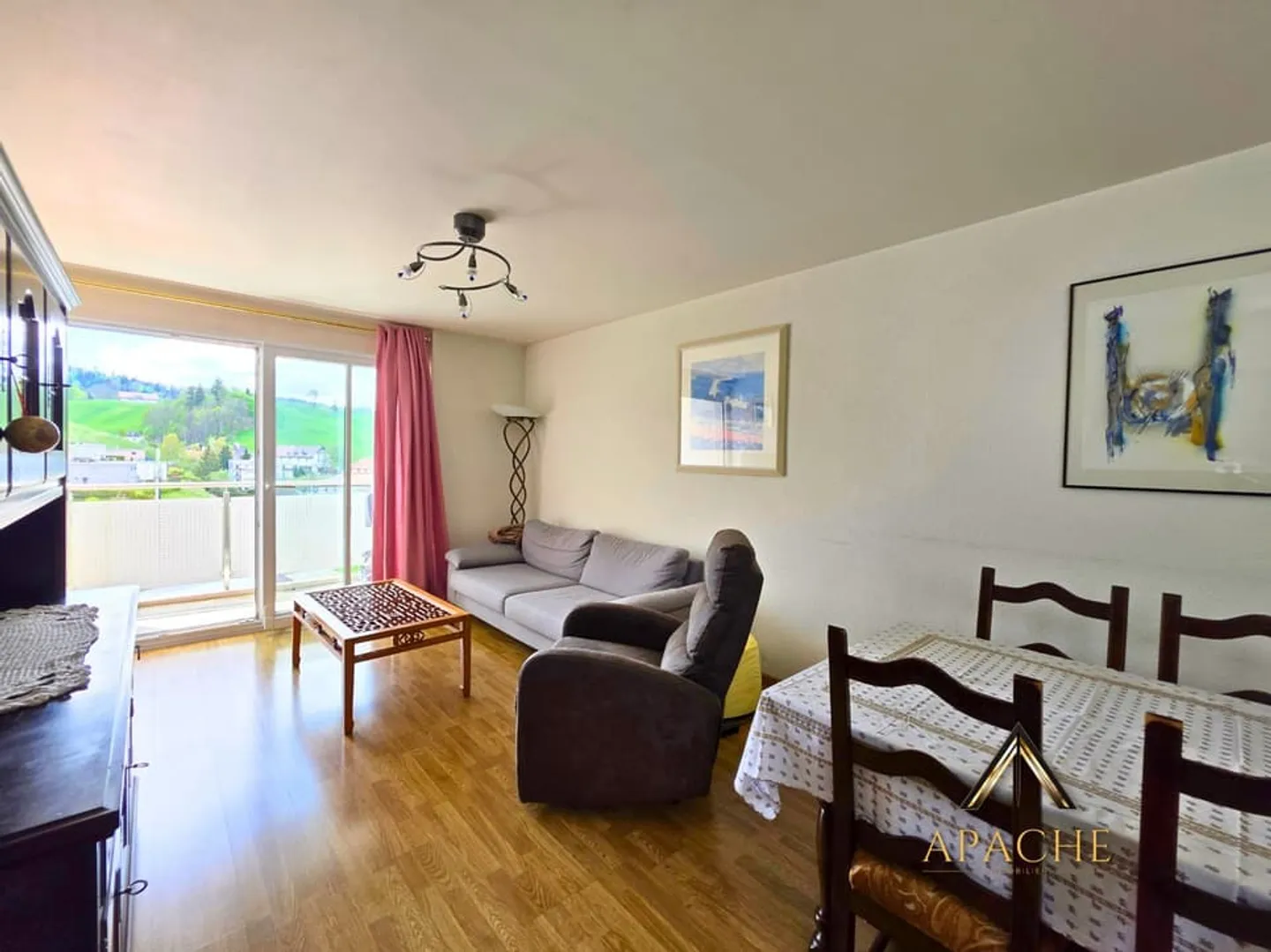 Appartamento di 3,5 locali con balcone e vista mozzafiato in posizione dominante - Foto 3 di 12