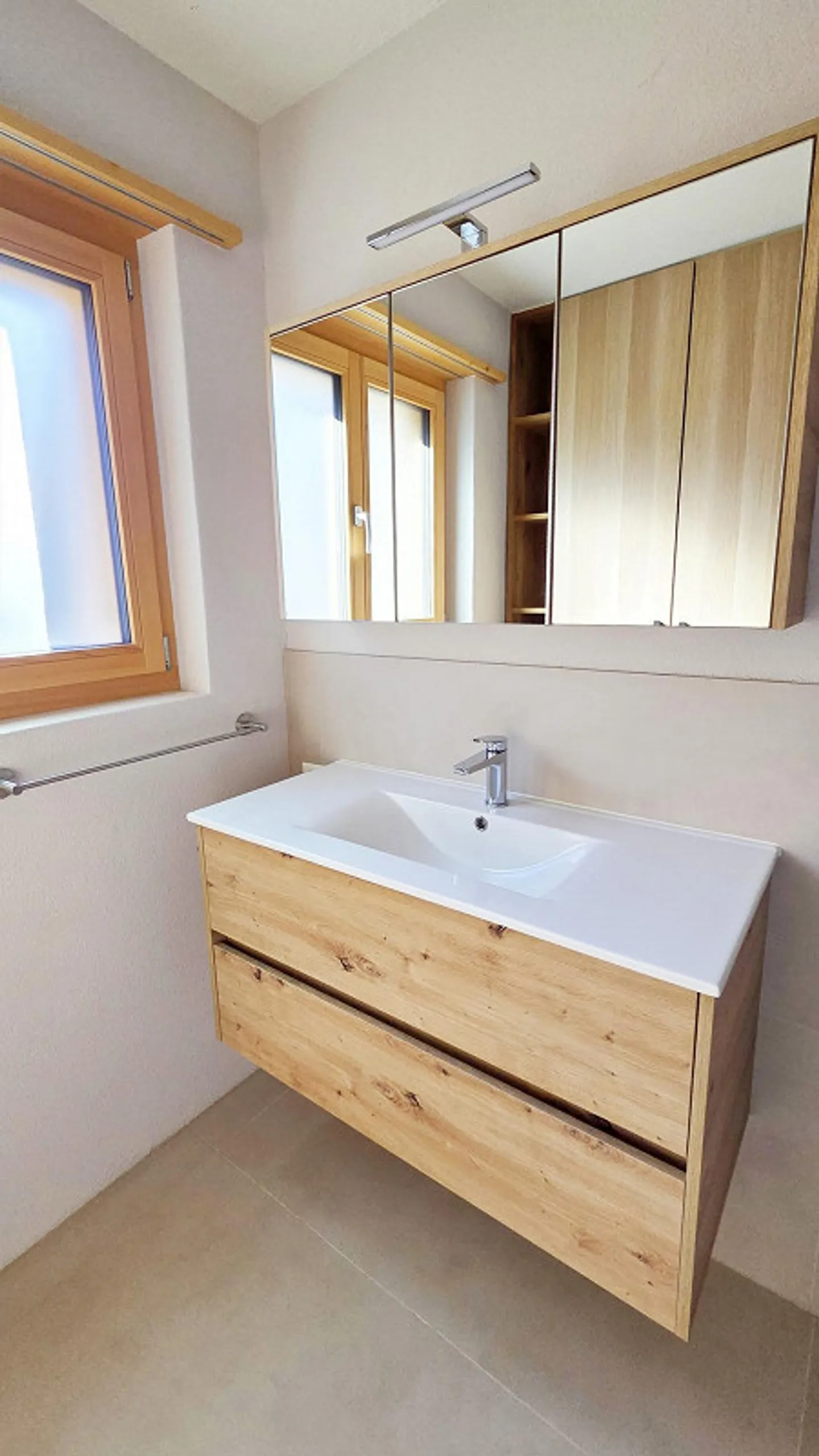 Freistehendes 6½-Zimmer-Einfamilienhaus an Aussichtslage in 30-er Zone - Photo 2 of 19