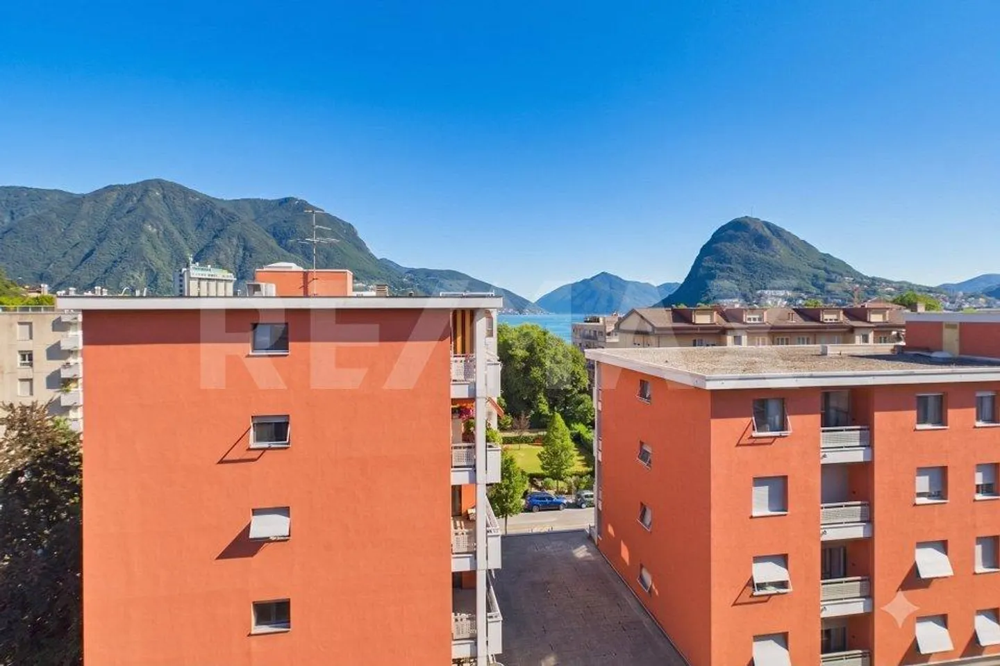Exklusives Penthouse mit Blick auf den See und den Monte Brè im Zentrum von Lugano - Foto 8 von 13