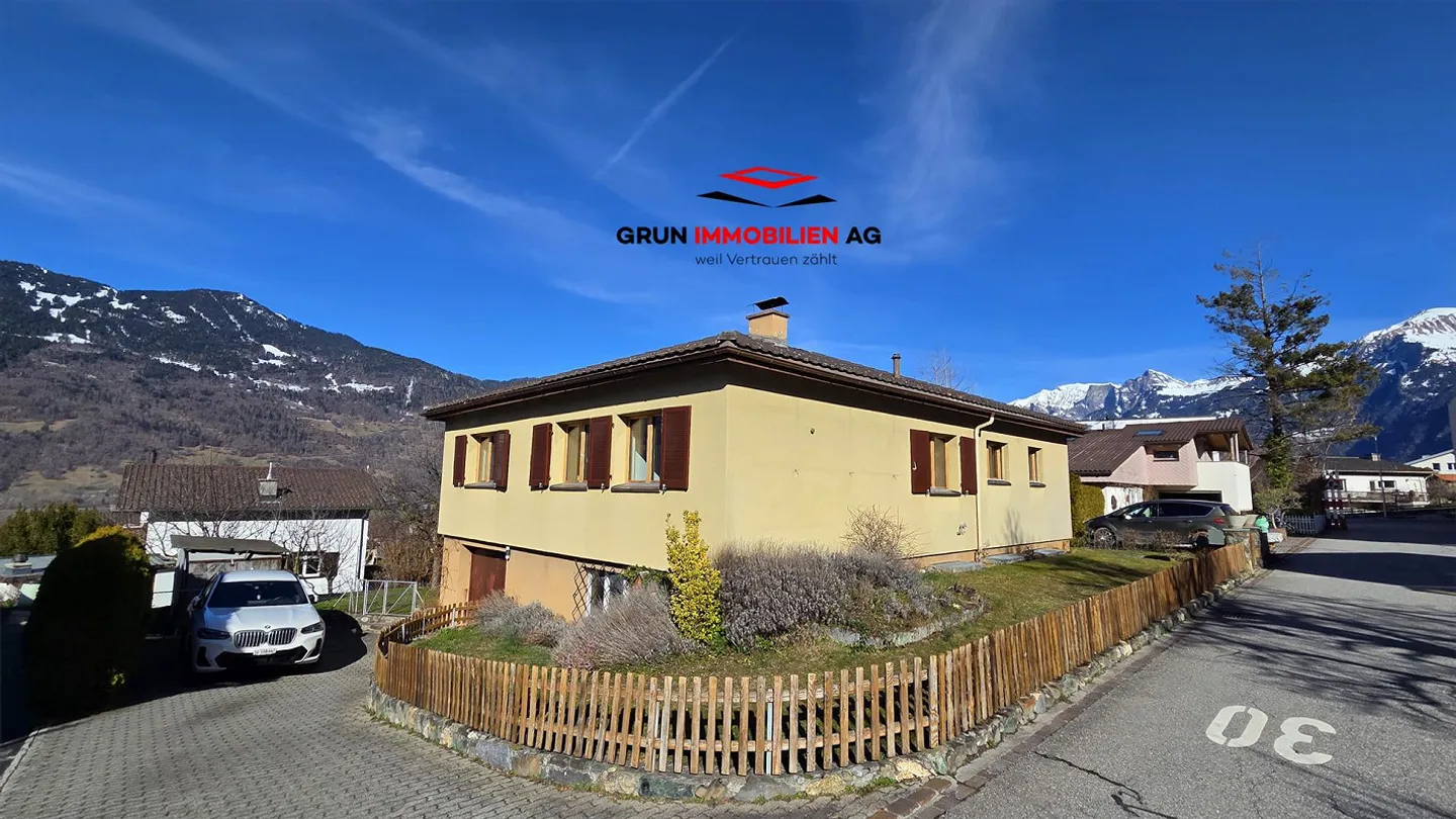 Freistehendes 6½-Zimmer-Einfamilienhaus an Aussichtslage in 30-er Zone - Photo 1 of 19