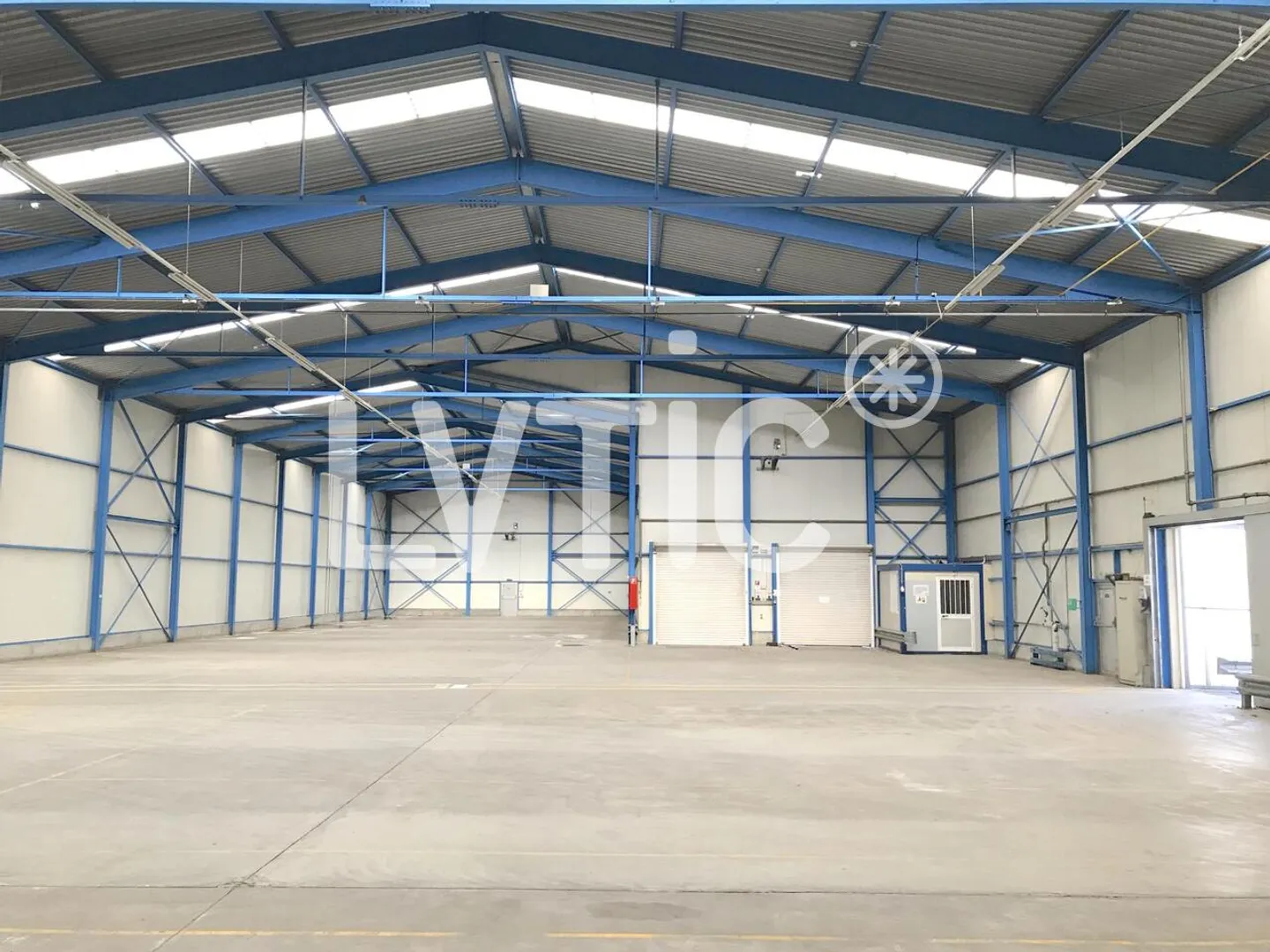 Halle industrielle, atelier, dépôt de 3500 m2 à louer à Martigny - Photo 2 sur 7