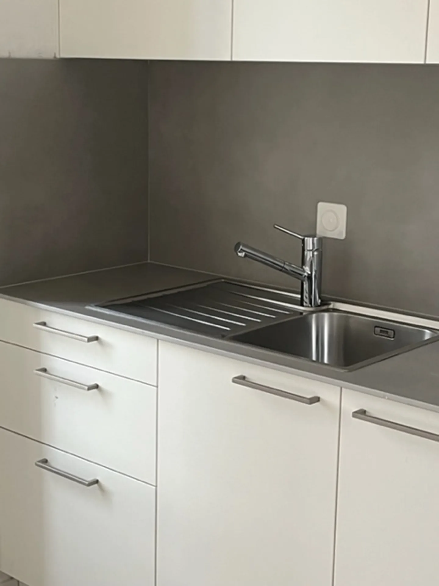 MURALTO, AFFITTASI MONOLOCALE CON VISTA LAGO
 - Foto 4 di 9