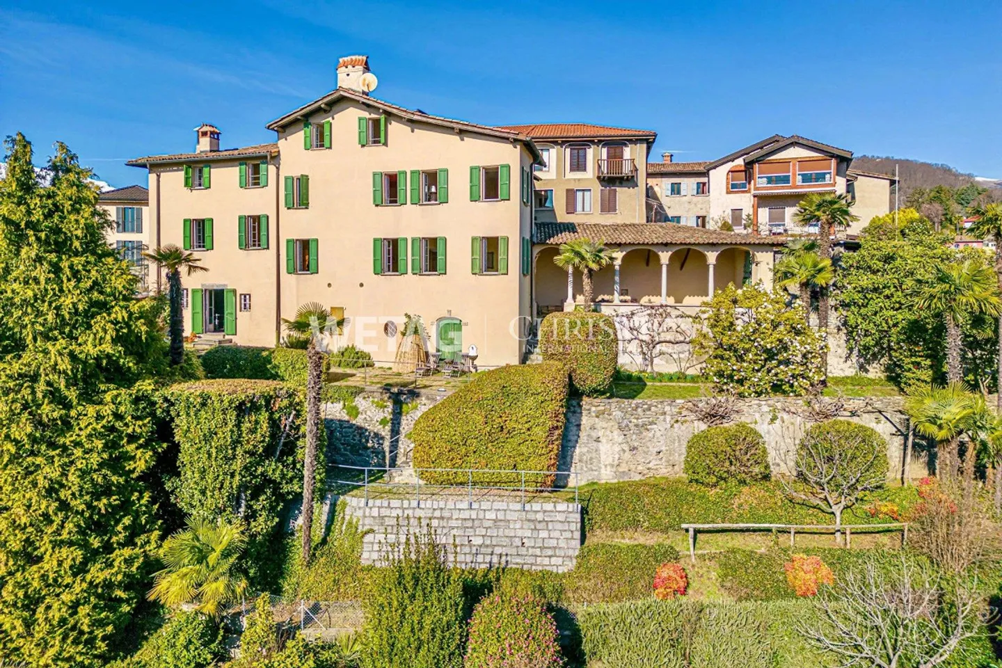 Historische Villa in Comano - Foto 1 von 13
