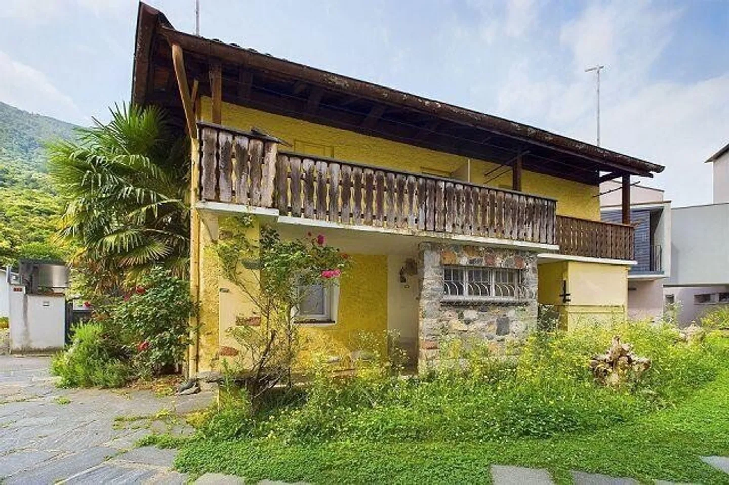 Rustikales Haus mit genehmigten Plänen - Foto 1 von 13