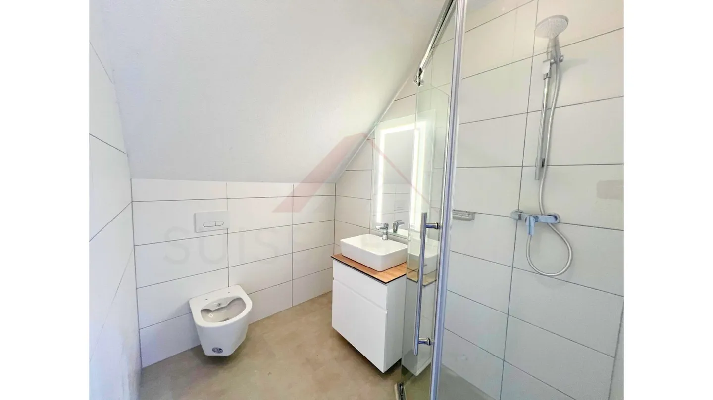 Vivre ou investir à Courrendlin - maison multifamiliale rénovée avec trois appartements lumineux - Photo 4 sur 7