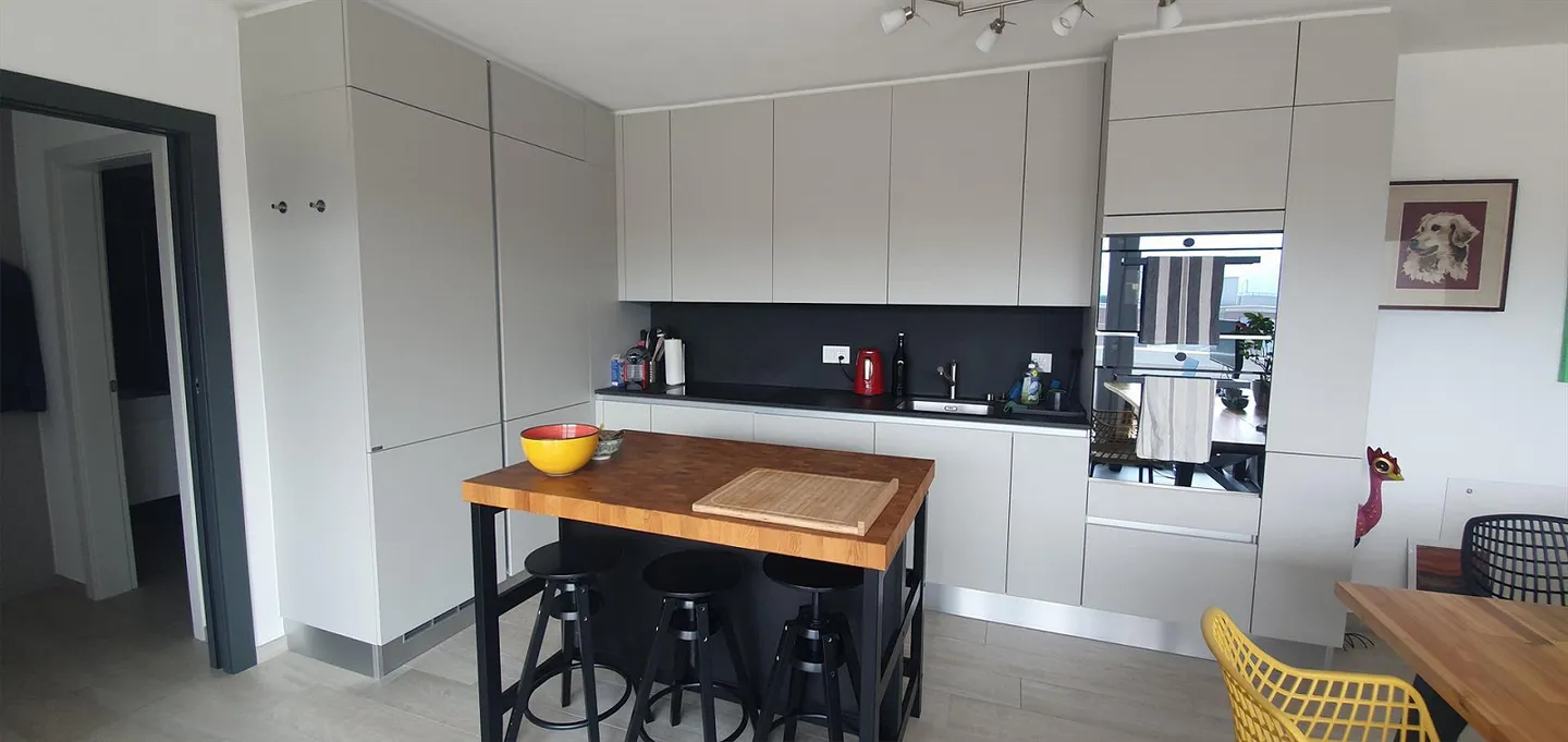 Spacious, bright and on the top floor with panoramic views - Photo 6 of 12