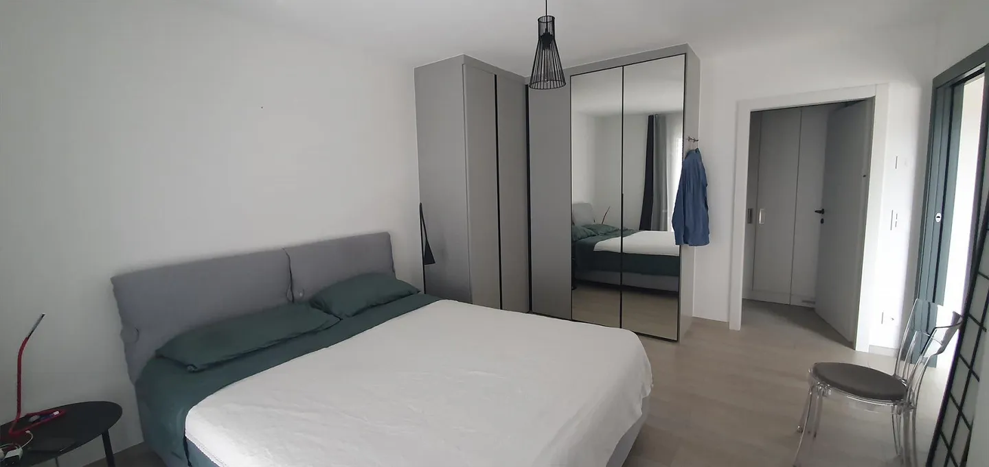 Spacious, bright and on the top floor with panoramic views - Photo 8 of 12