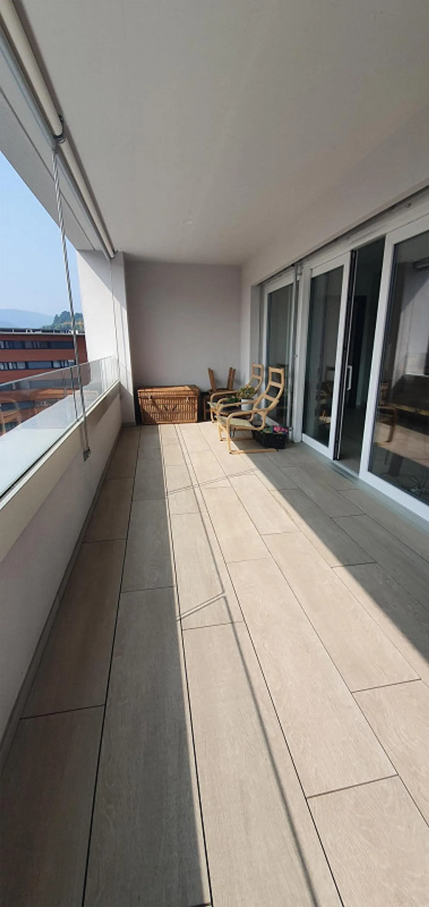 Spacious, bright and on the top floor with panoramic views - Photo 11 of 12