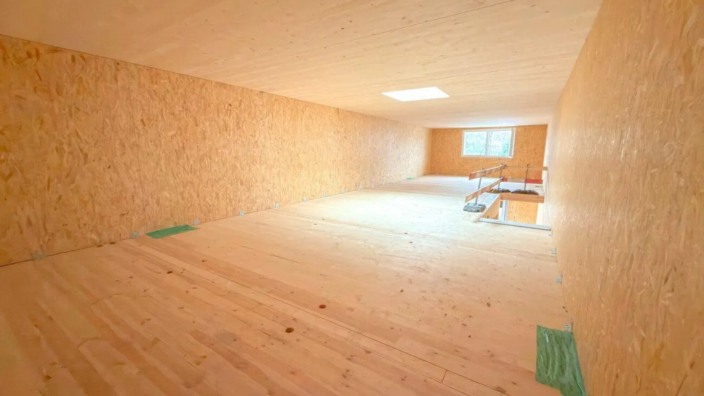 Sustainable raw construction boxes with motorway access - for office, workshop & more - Photo 4 of 7