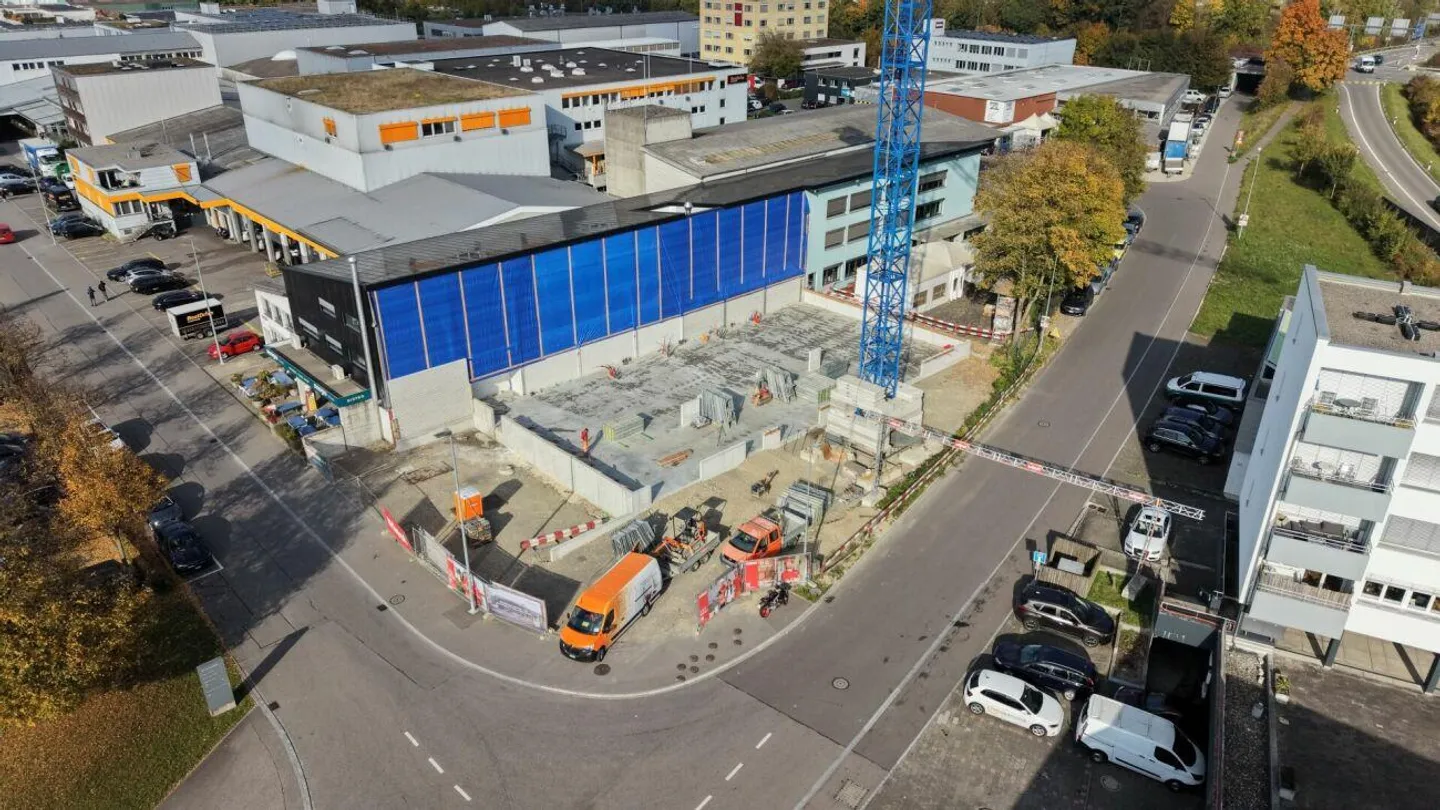 Sustainable raw construction boxes with motorway access - for office, workshop & more - Photo 6 of 7