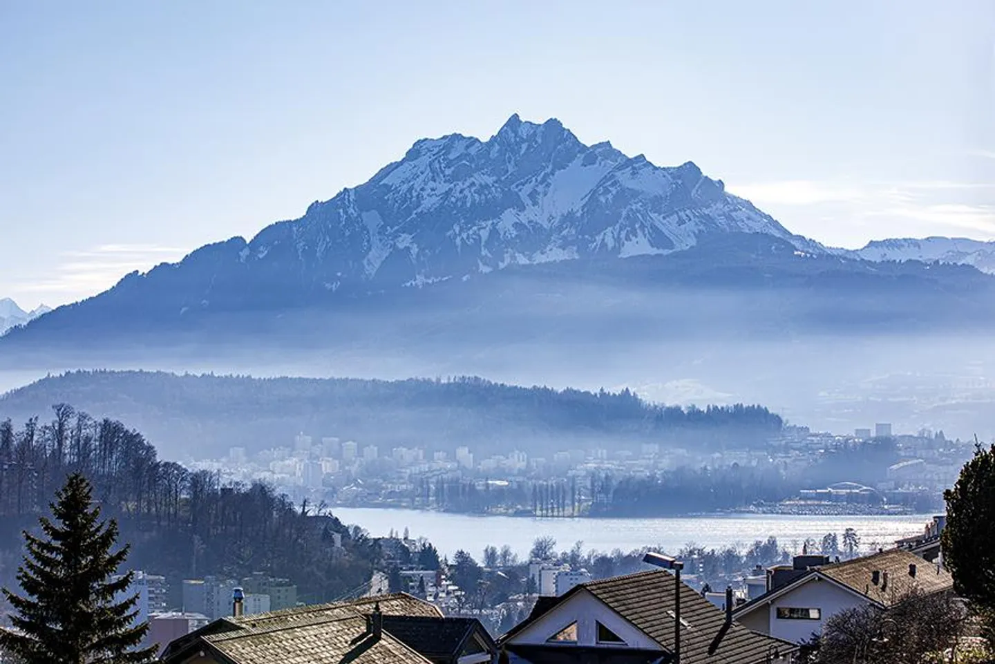Appartement en duplex spacieux de 4,5 pièces avec vue sur le lac et panoramique - Photo 1 sur 20