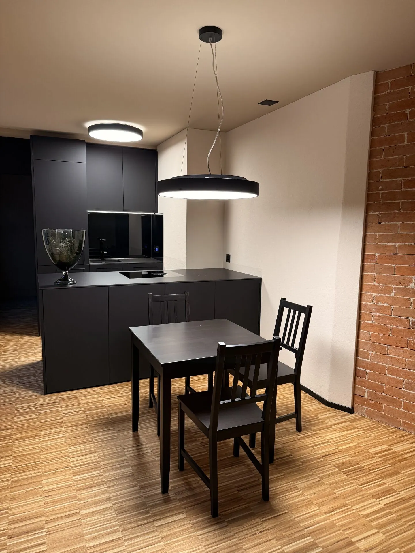 3.5-Room Old Town Apartment with Separate Home Office | Stylish Living & Working in the Heart of Zofingen - Photo 3 of 7