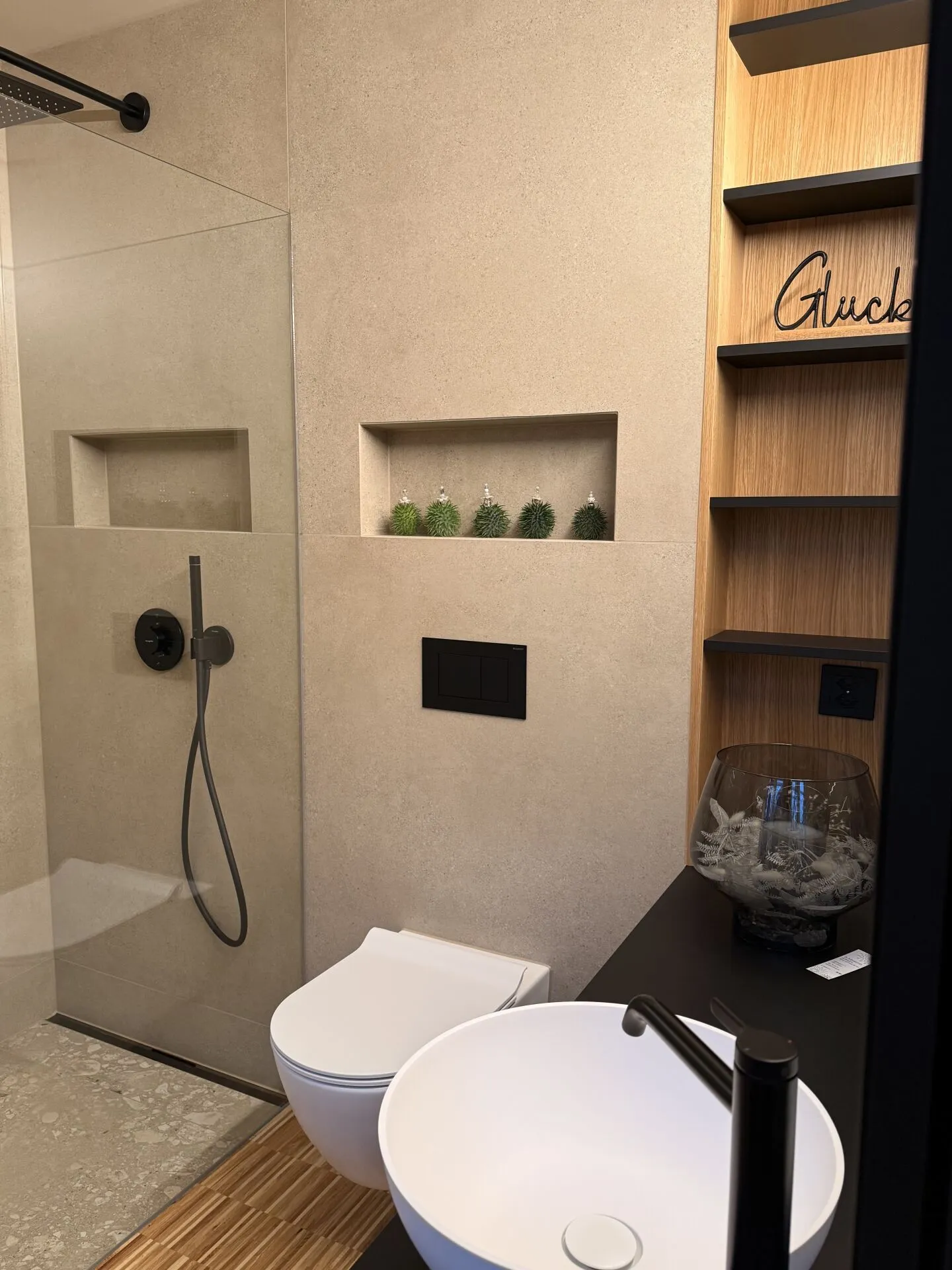 3.5-Room Old Town Apartment with Separate Home Office | Stylish Living & Working in the Heart of Zofingen - Photo 6 of 7