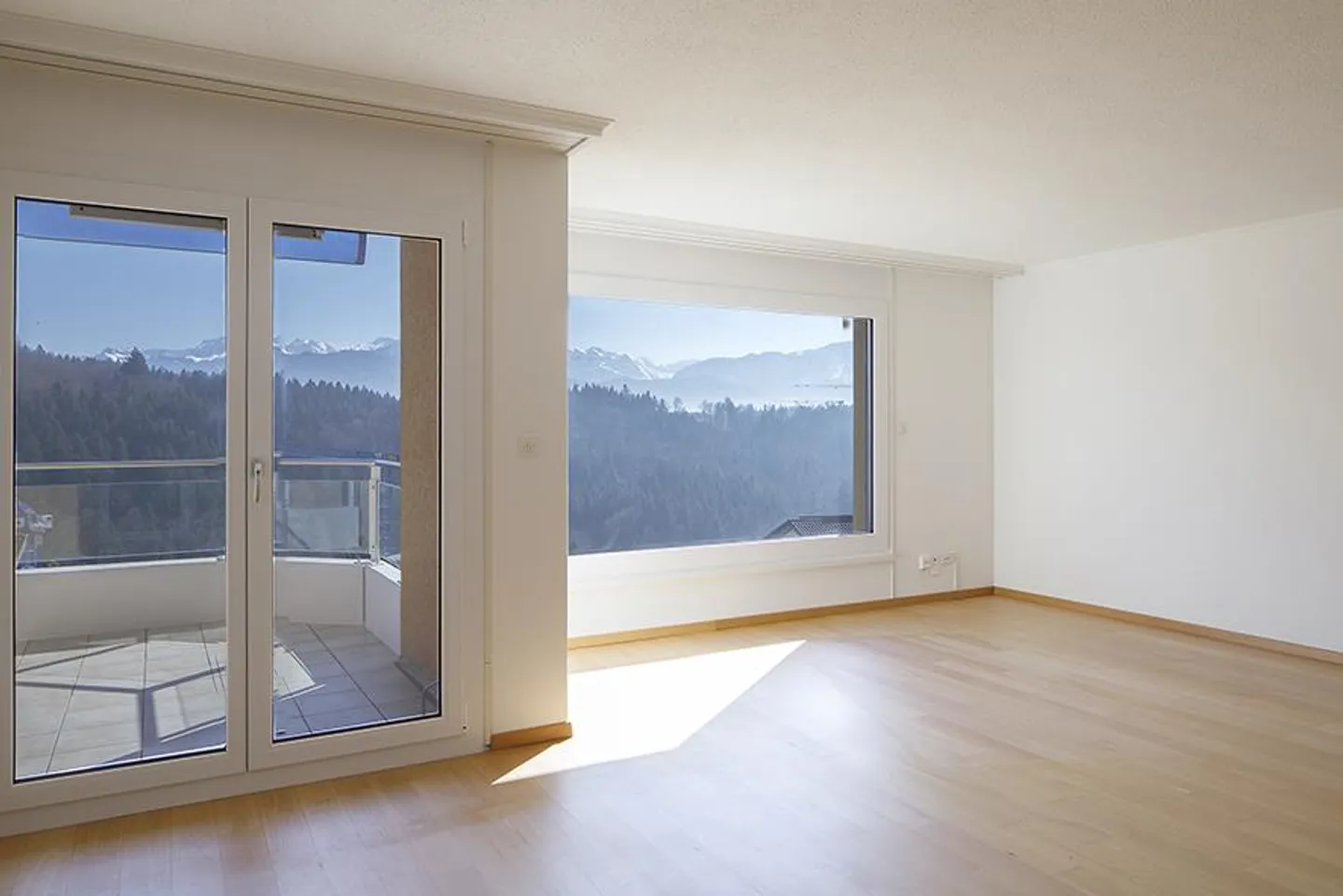 Appartement en duplex spacieux de 4,5 pièces avec vue sur le lac et panoramique - Photo 4 sur 20