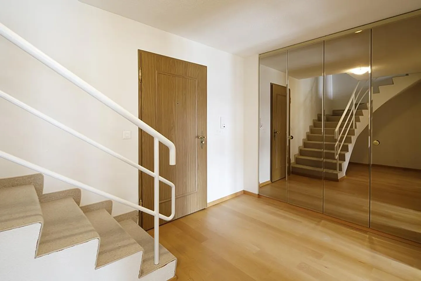 Appartement en duplex spacieux de 4,5 pièces avec vue sur le lac et panoramique - Photo 7 sur 20