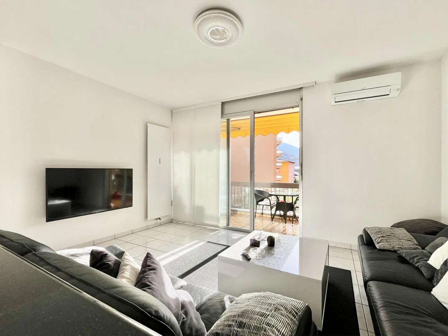 Großes Dachgeschoß mit 5,5 Zimmern und Terrasse in Bellinzona zu vermieten - Foto 5 von 9