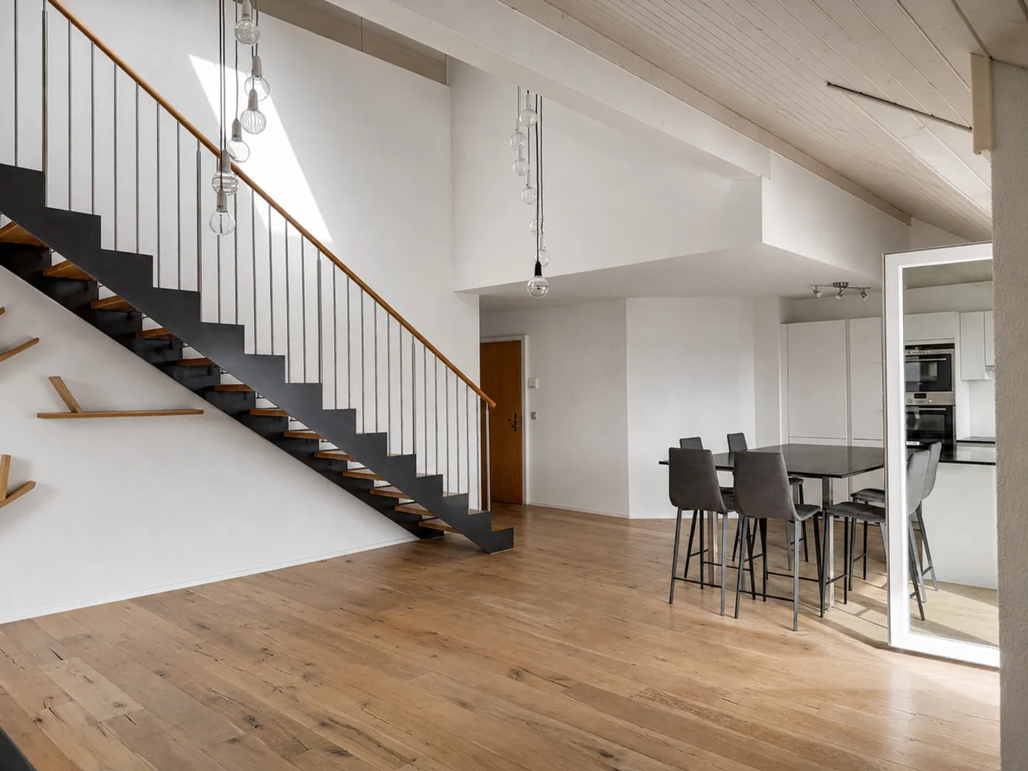 Double height living room, 3 bedrooms of 17 to 18 m² and loft of 51 m² - Photo 4 of 15