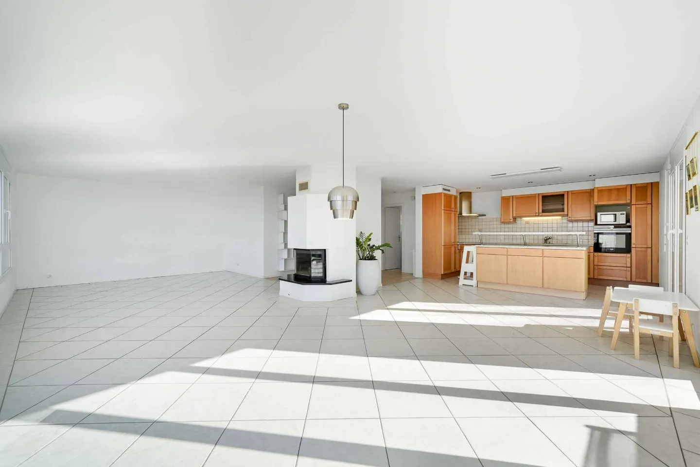 Exceptional villa with pool and stunning view of the lake - Photo 6 of 13