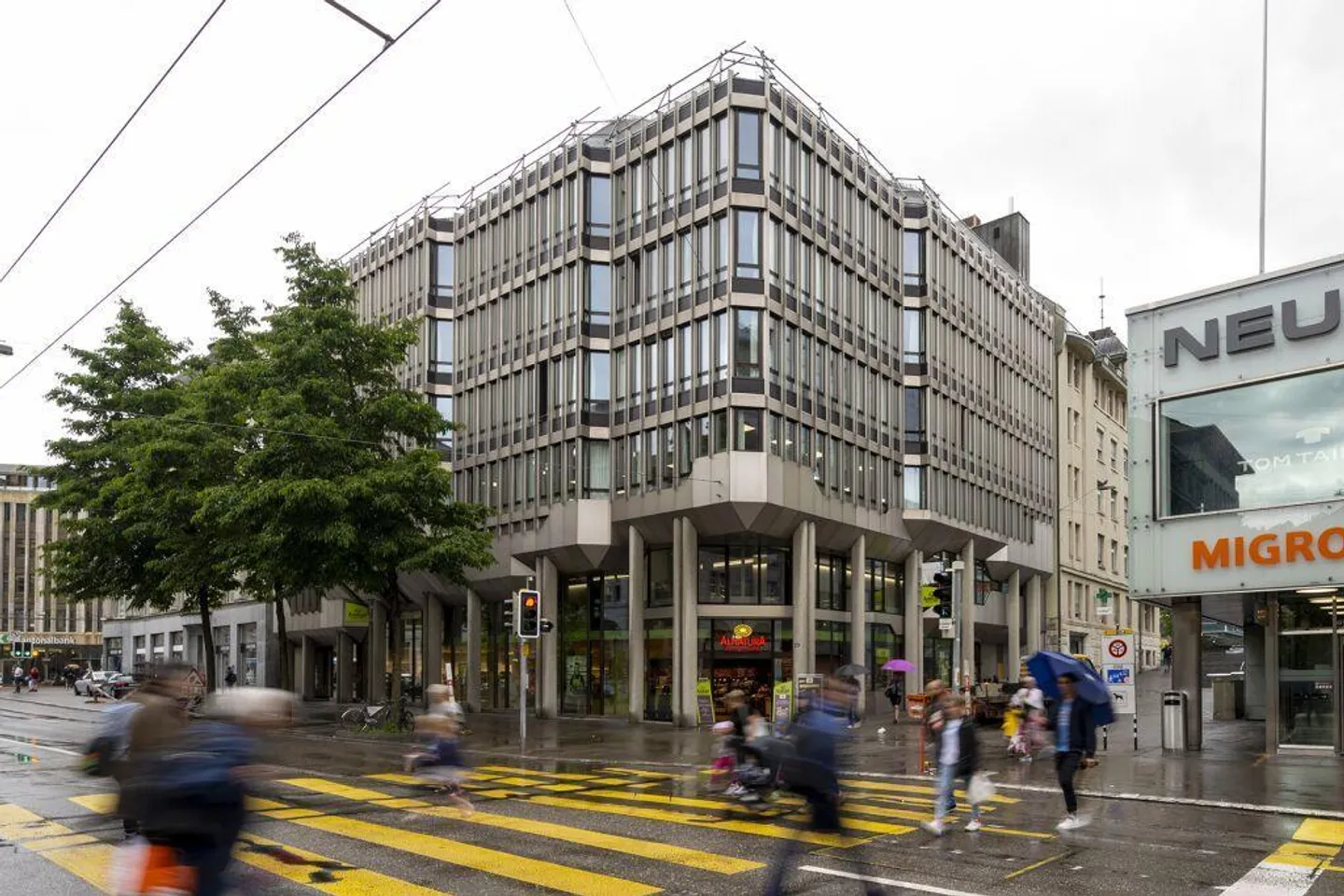 First occupancy - Top address, a few minutes walk from the main station - Photo 1 of 12