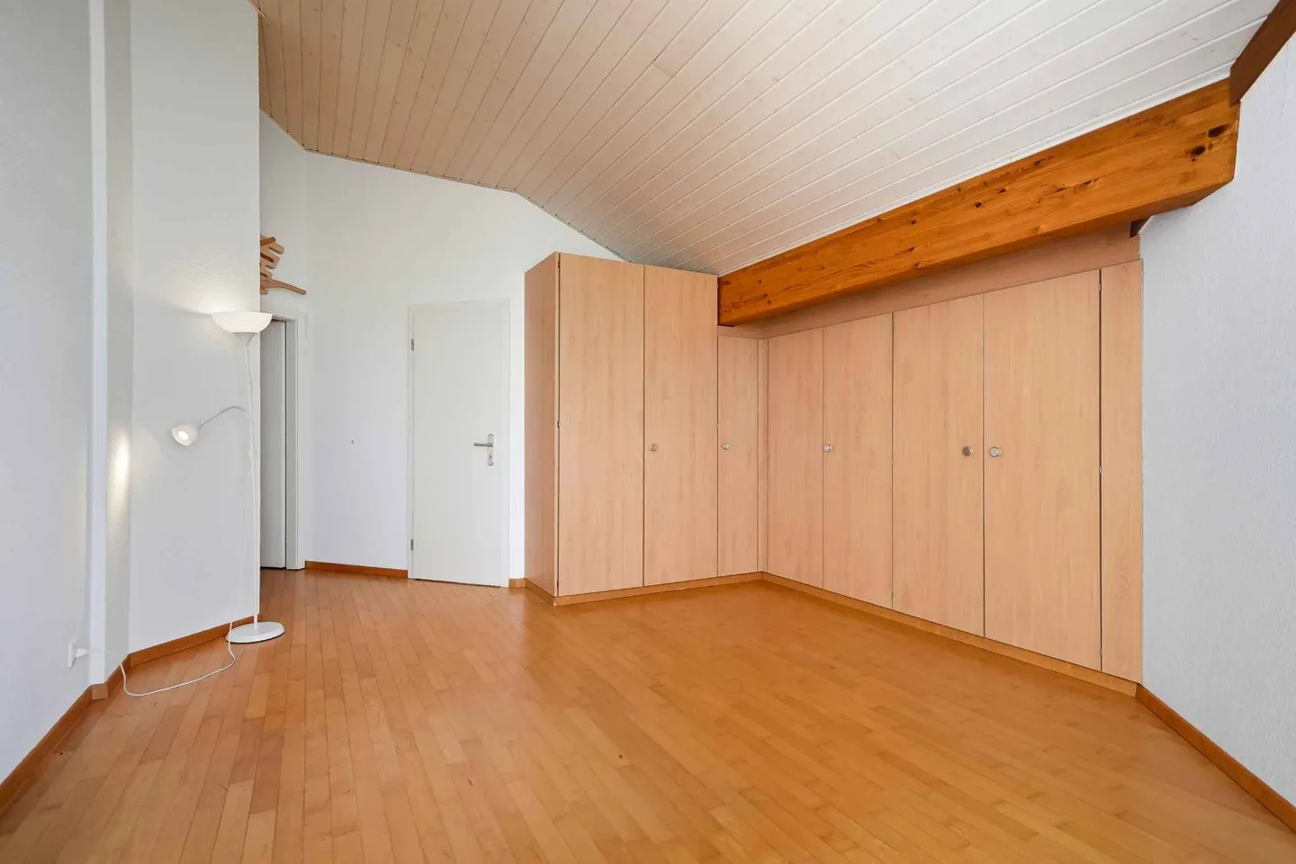 Exceptional villa with pool and stunning view of the lake - Photo 10 of 13