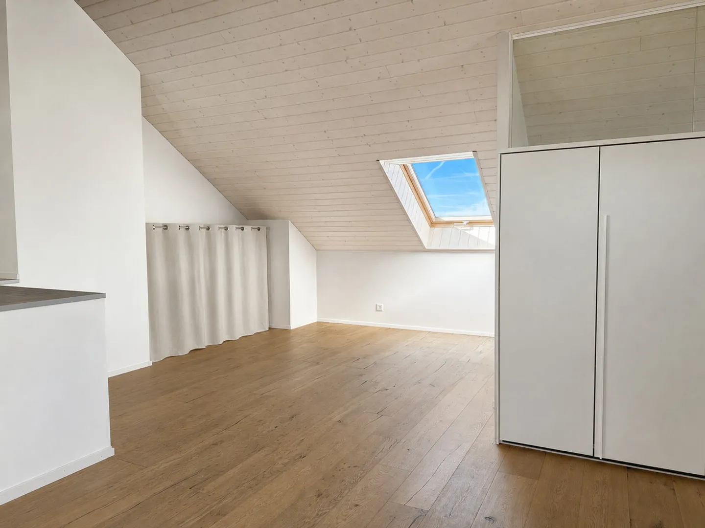 Double height living room, 3 bedrooms of 17 to 18 m² and loft of 51 m² - Photo 9 of 15