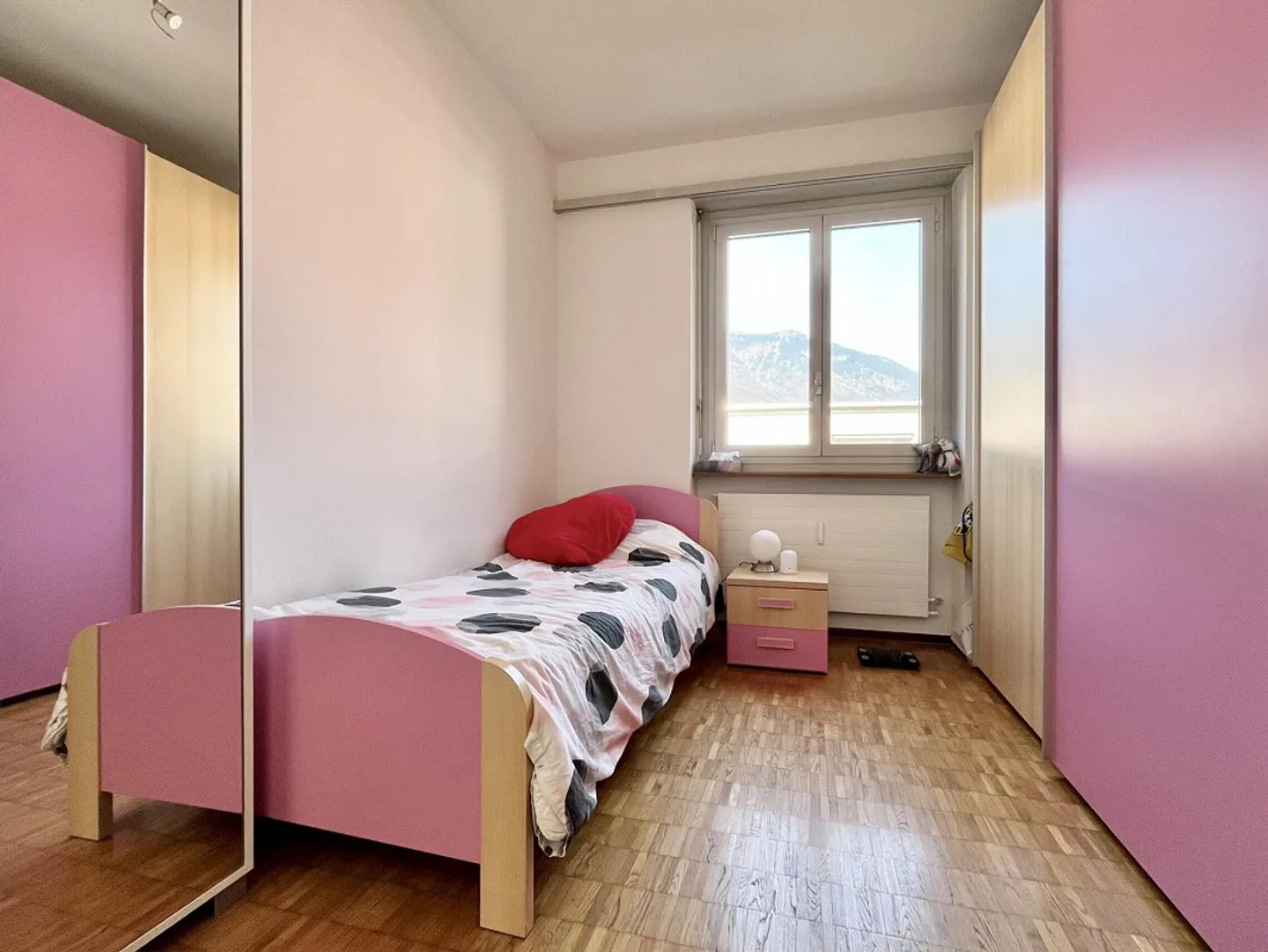 Großes Dachgeschoß mit 5,5 Zimmern und Terrasse in Bellinzona zu vermieten - Foto 9 von 9