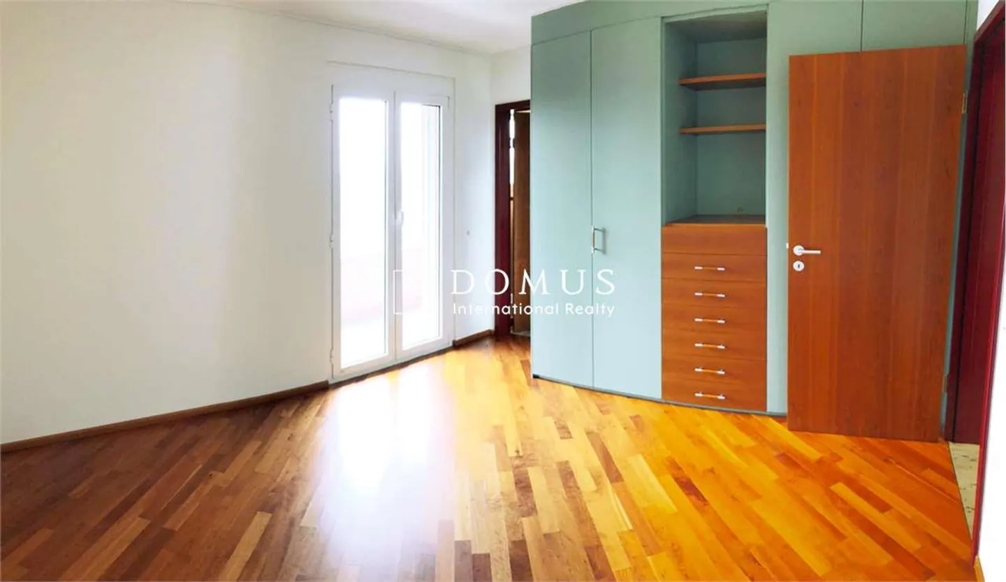 Elegant independent villa with stunning lake view in Muzzano - Photo 1 of 11