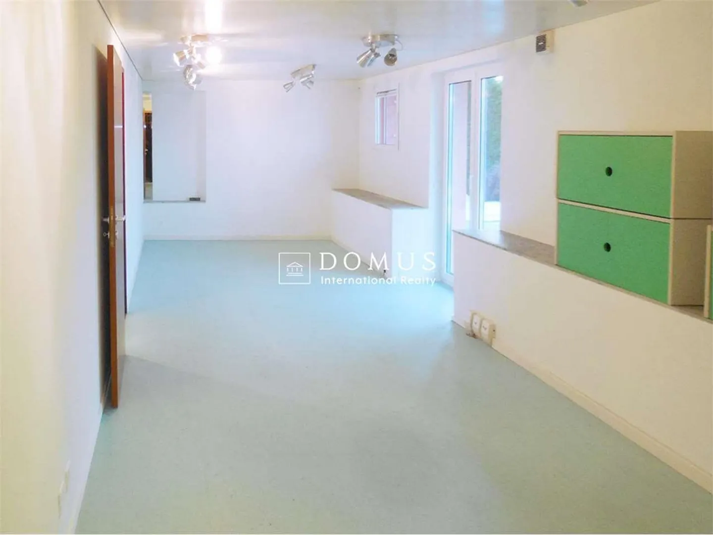 Elegant independent villa with stunning lake view in Muzzano - Photo 5 of 11