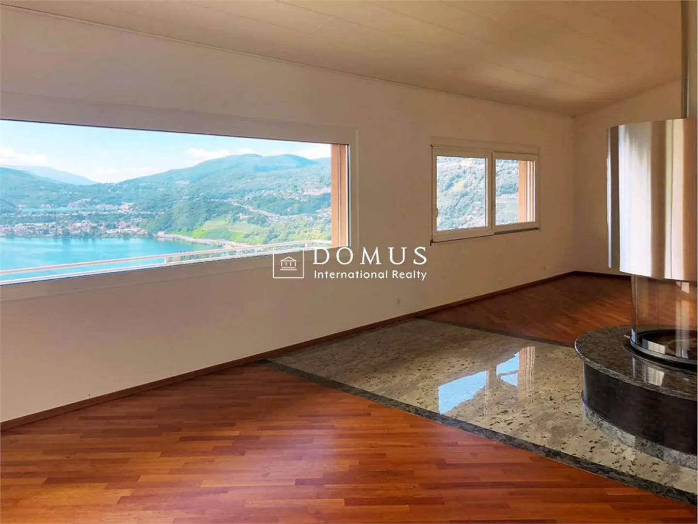 Elegant independent villa with stunning lake view in Muzzano - Photo 10 of 11