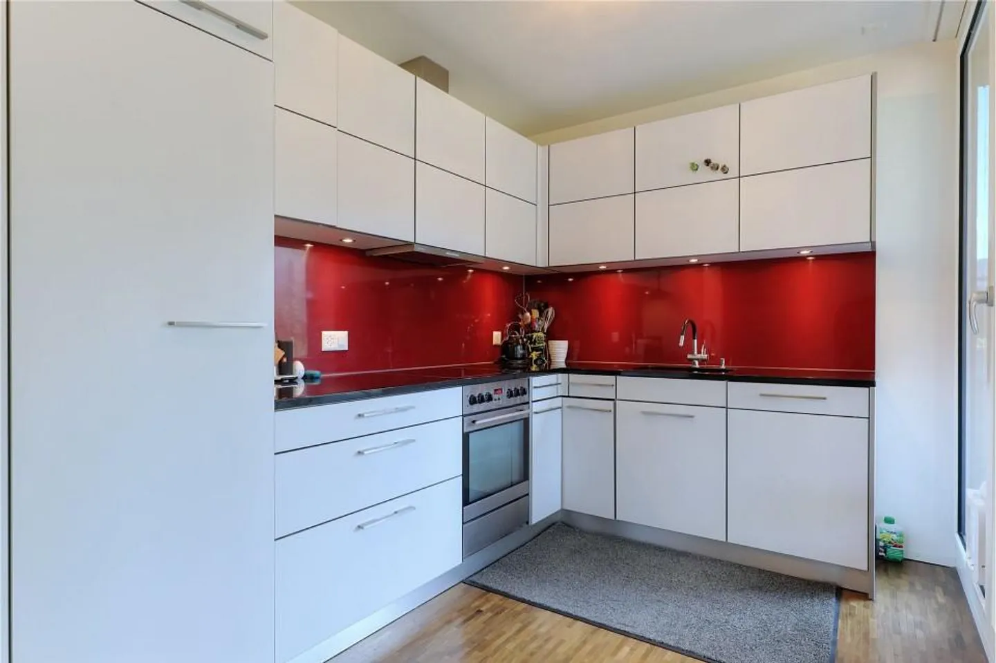 Moderne 2½-Zimmerwohnung mit Balkonen - Foto 4 von 13