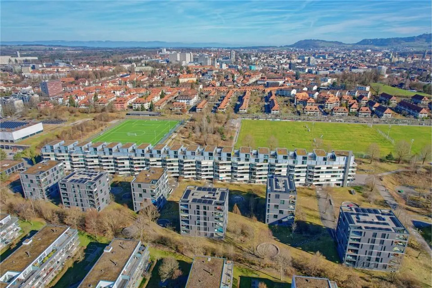 Moderne 2½-Zimmerwohnung mit Balkonen - Foto 11 von 13