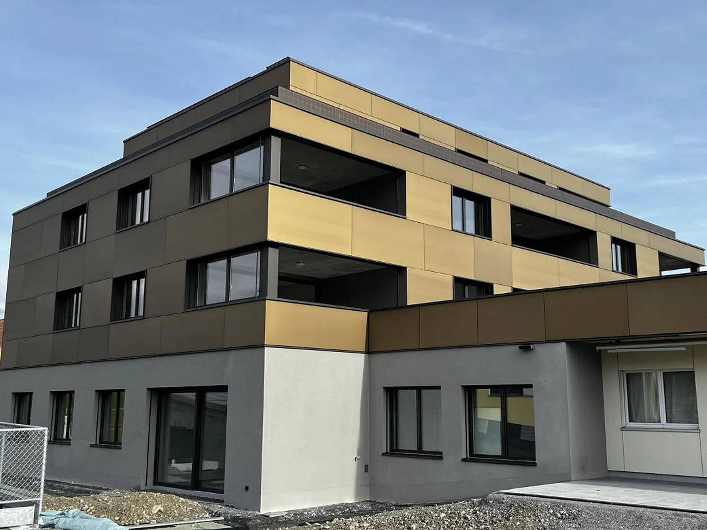 PREMIÈRE LOCATION : Appartement 3,5 pièces (2ème étage sud) 89m2 avec loggia - Photo 1 sur 1