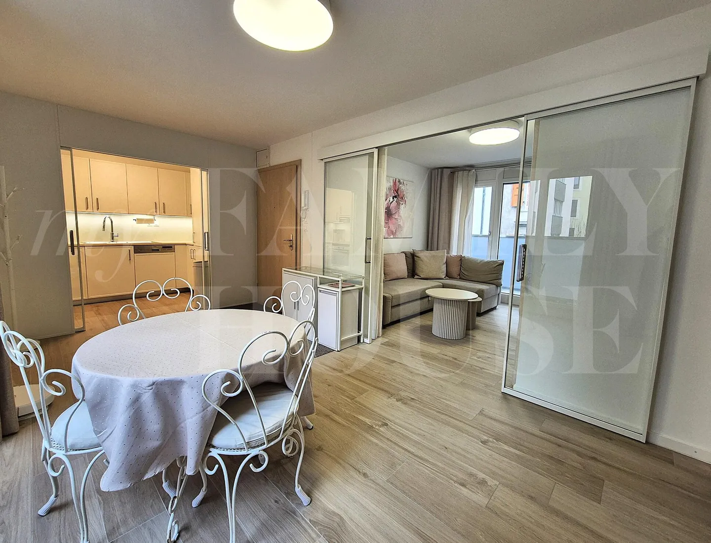 Appartement Charmant dans un Quartier Calme - Photo 3 sur 7