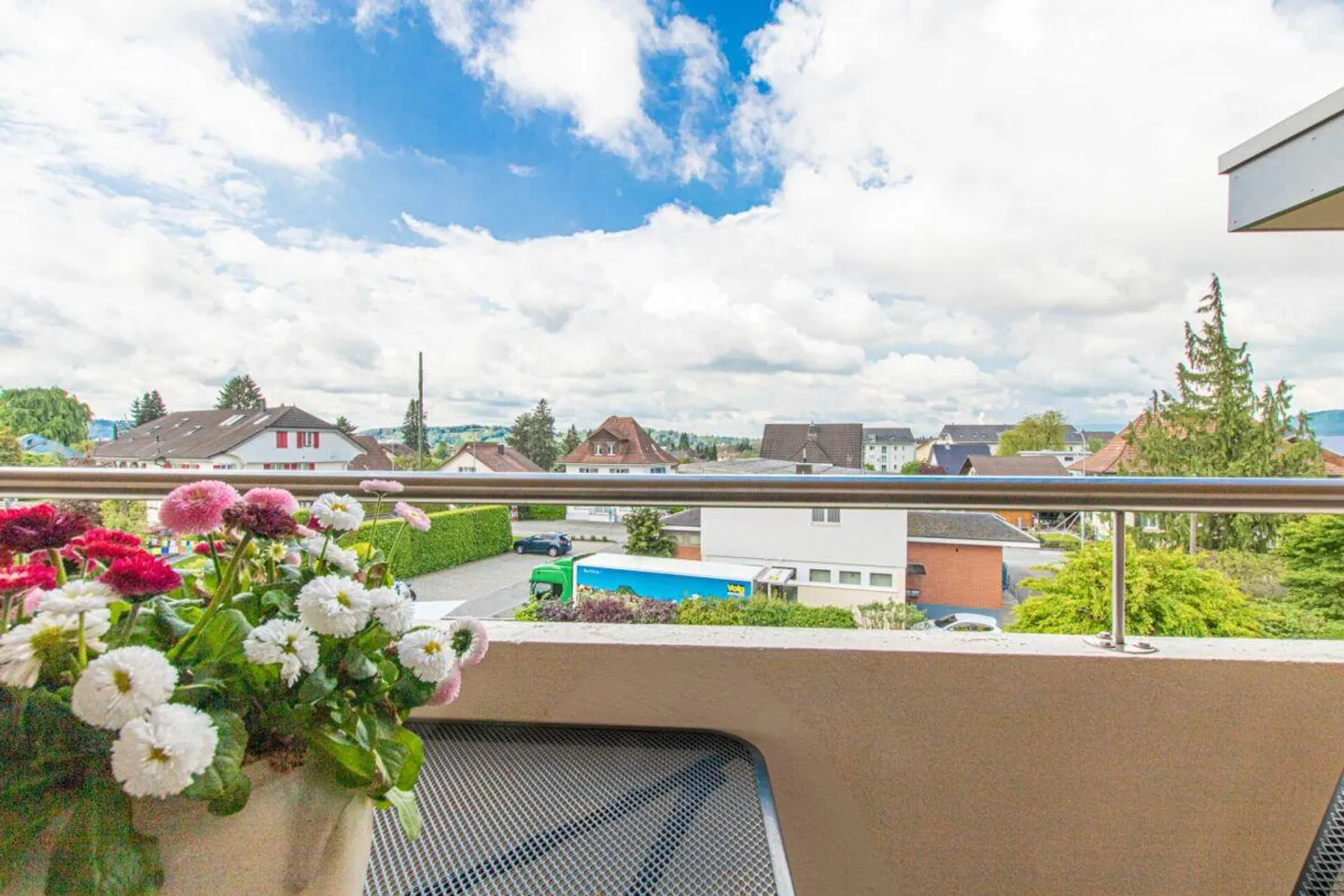 Détente Pure : Appartement 4.5 pièces avec piscine communautaire et sauna - Photo 3 sur 11