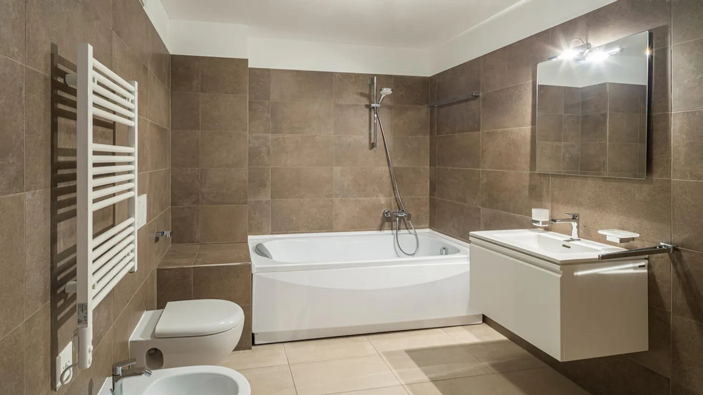 Refined 4.5-room apartment in the heart of Locarno - Photo 2 of 4