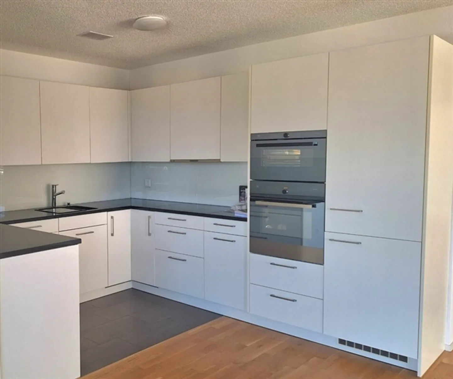 Beau logement avec vue et emplacement central - Photo 4 sur 10