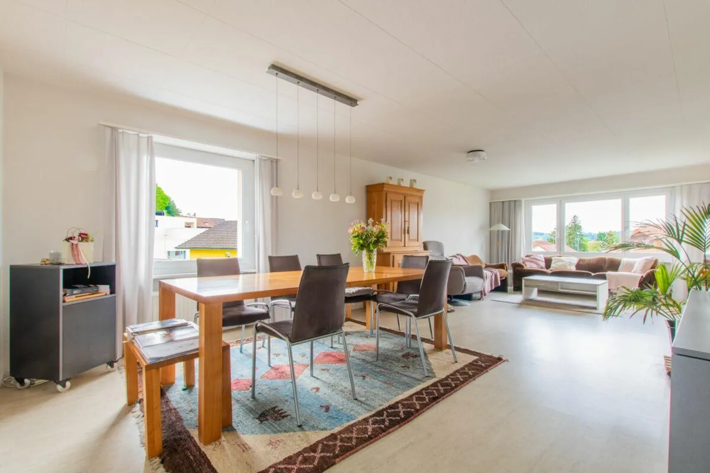 Détente Pure : Appartement 4.5 pièces avec piscine communautaire et sauna - Photo 4 sur 11